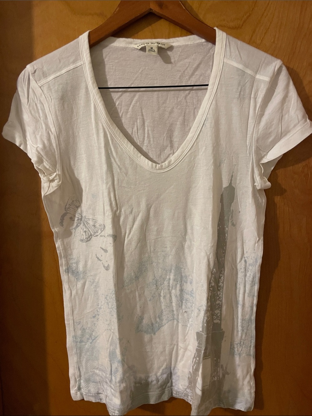 Banana Republic White Short Sleeve V-Neck Tee with Light Gray and Blue Graphic